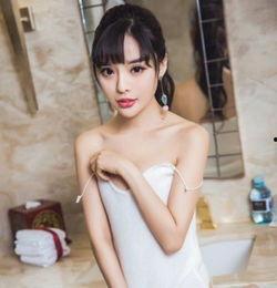 嫩模国产区视频,青春诱惑，一窥时尚圈幕后风云