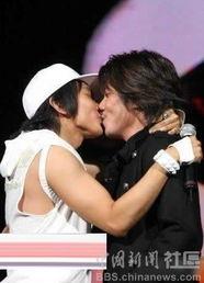 同性的恋热吻视频国产片